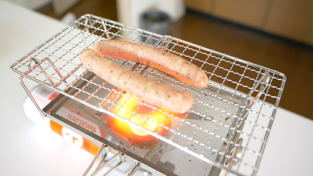 マルチロースターでウインナーを焼く