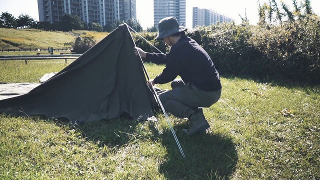 ポールを立ち上げます